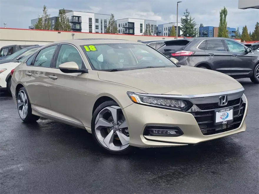 2018 Honda Accord Touring photo 1