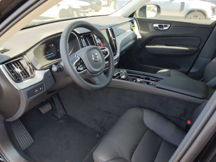 2025 Volvo XC60 Hybrid T8 Plus photo 1