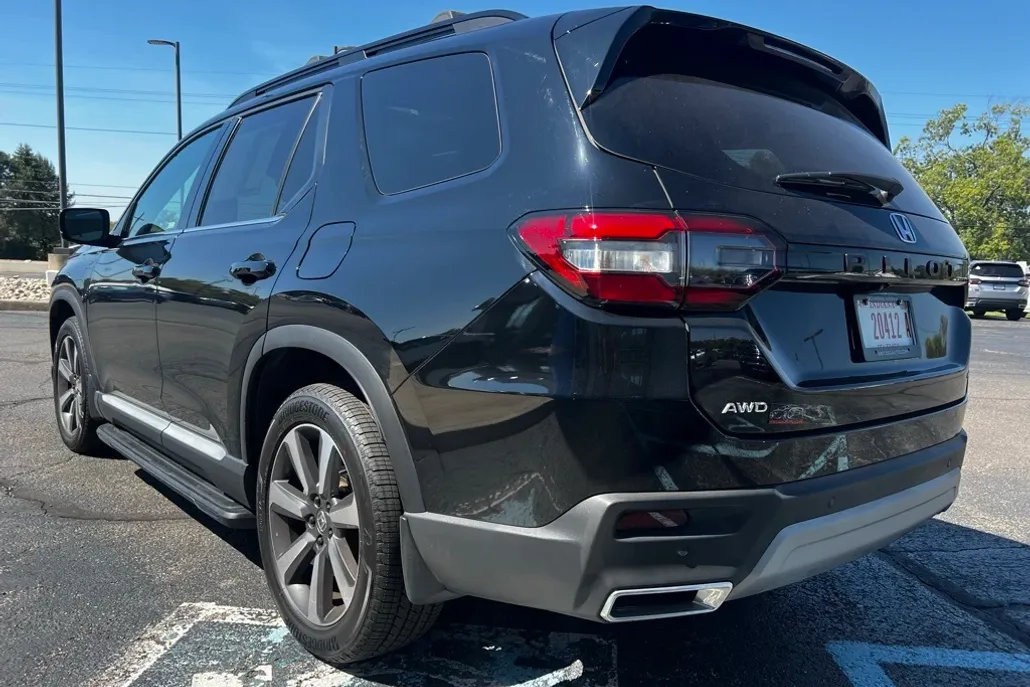 2023 Honda Pilot Elite photo 1