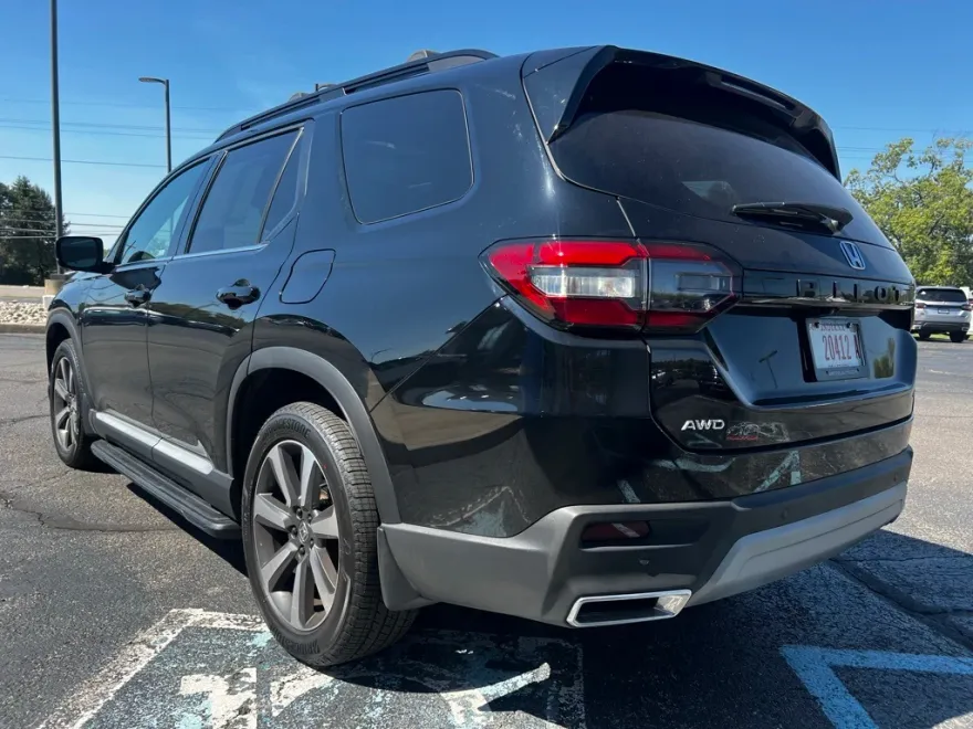 2023 Honda Pilot Elite photo 1