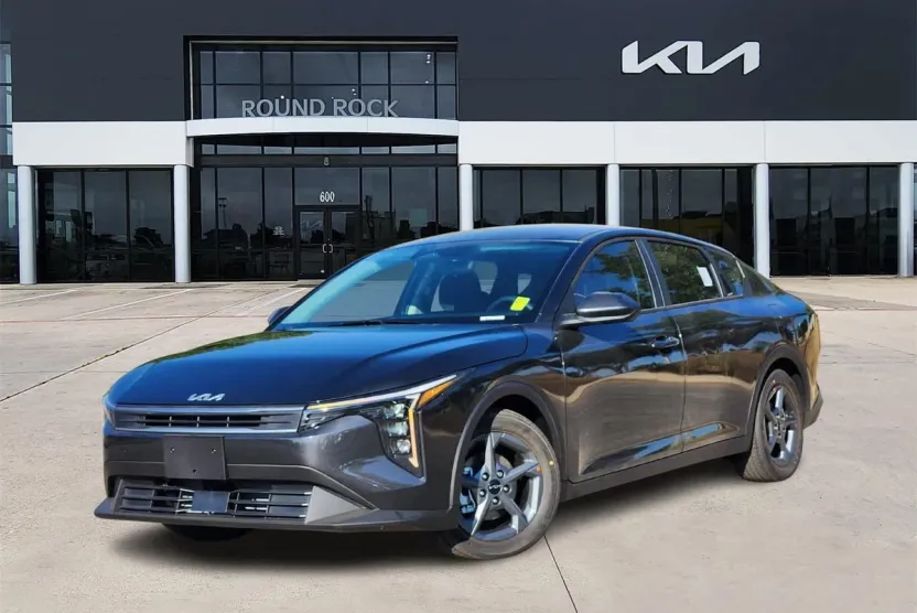 2025 Kia K4 LXS photo 1
