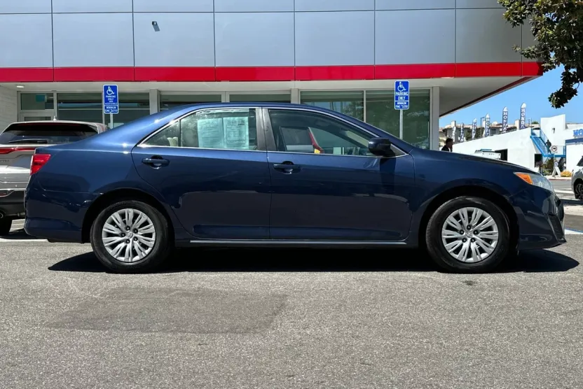 2014 Toyota Camry L photo 1