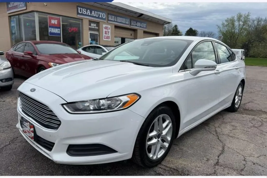 2016 Ford Fusion SE photo 1
