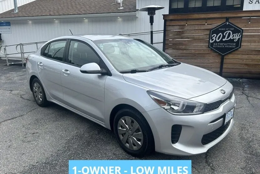 2019 Kia Rio S photo 1