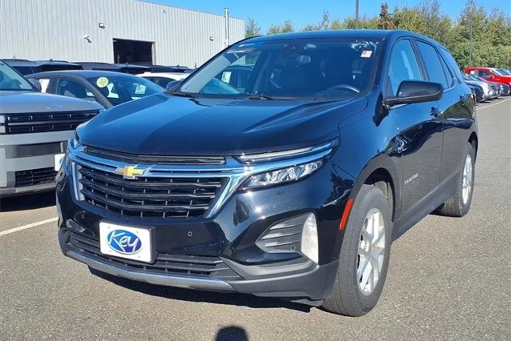 2023 Chevrolet Equinox LT photo 1