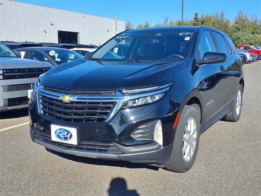 2023 Chevrolet Equinox LT photo 1