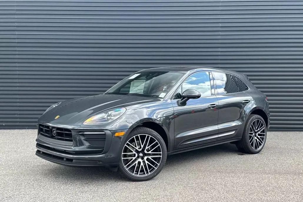 2025 Porsche Macan T photo 1