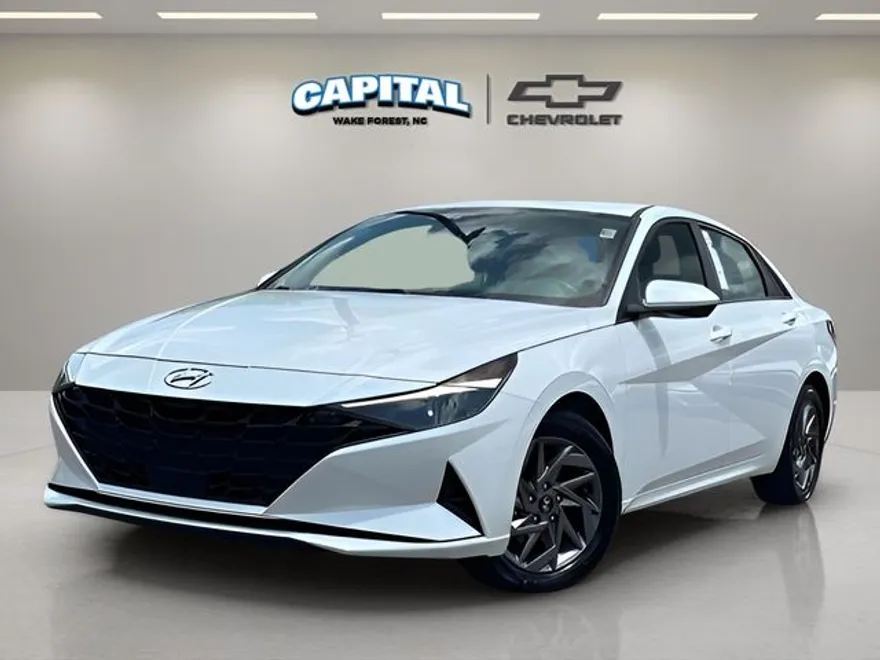 2023 Hyundai Elantra SEL Convenience photo 1