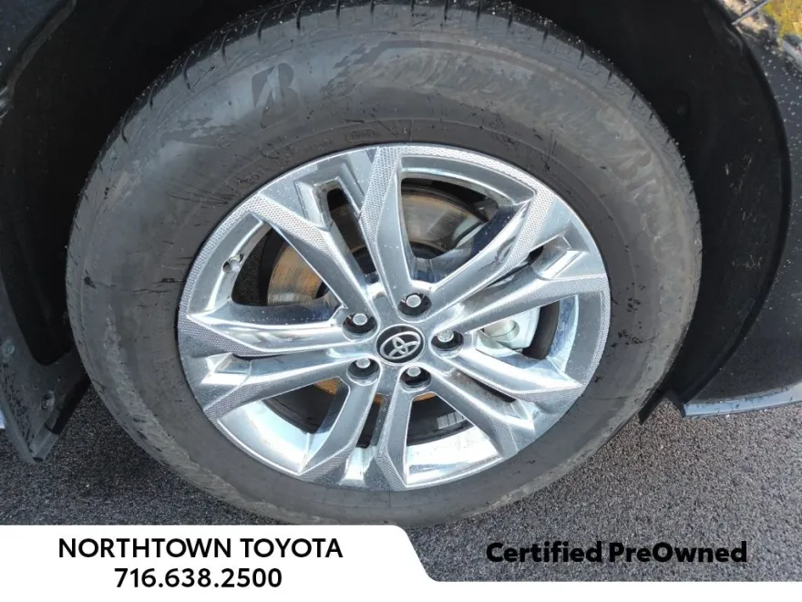 2024 Toyota Sienna Platinum photo 1