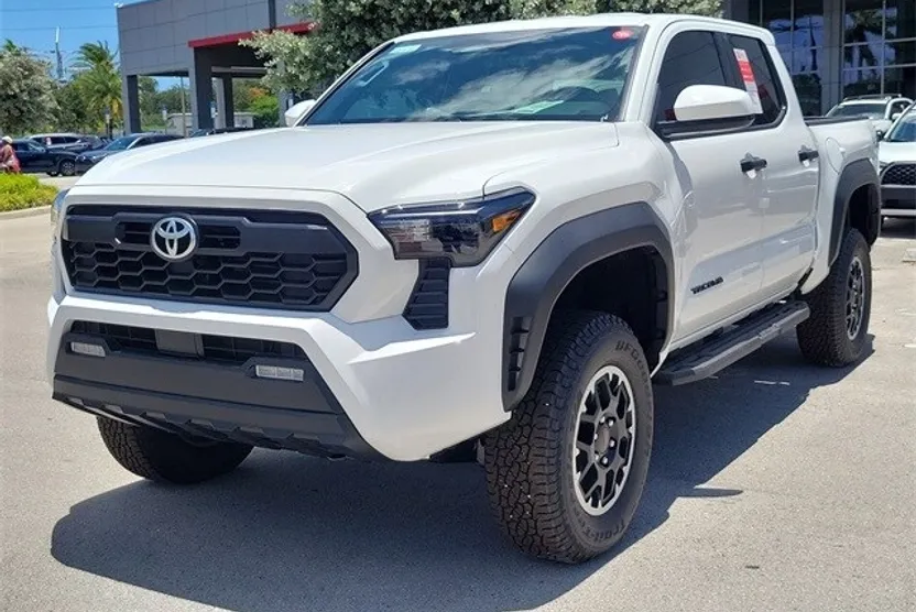 2025 Toyota Tacoma TRD Off-Road photo 1
