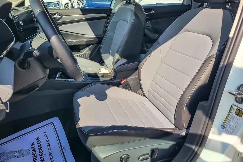 2025 Volkswagen Jetta 1.5T SE photo 1