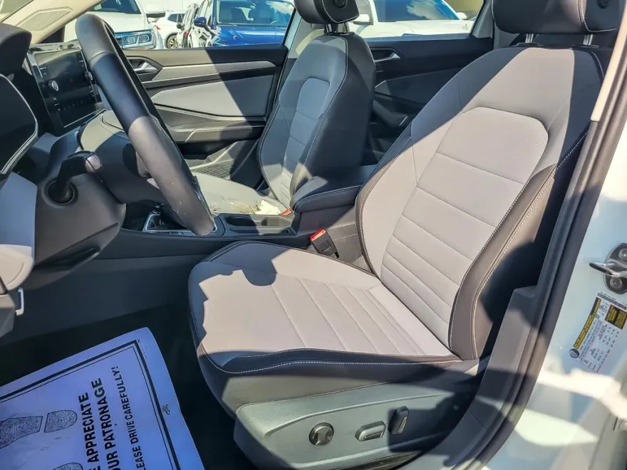 2025 Volkswagen Jetta 1.5T SE photo 1