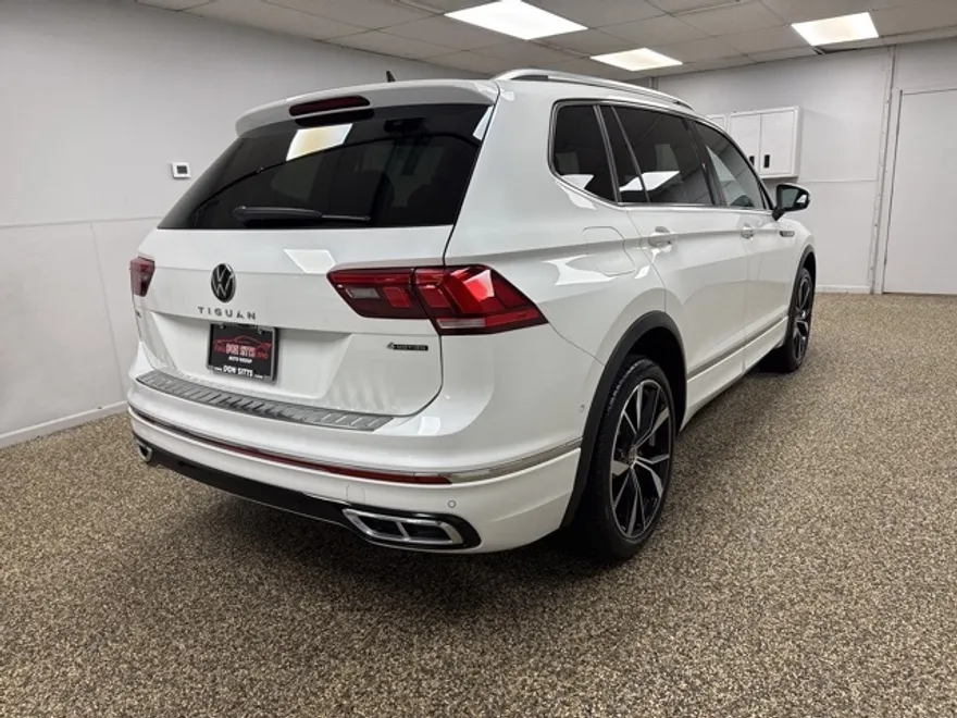 2022 Volkswagen Tiguan SEL Premium R-Line photo 1