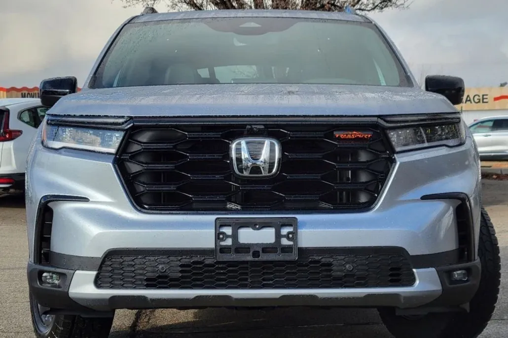 2025 Honda Pilot TrailSport photo 1