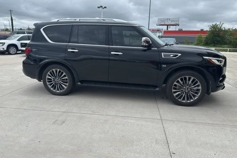 2019 Infiniti QX80 Luxe photo 1