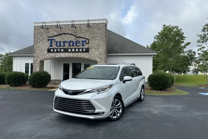 2023 Toyota Sienna Hybrid Platinum photo 1