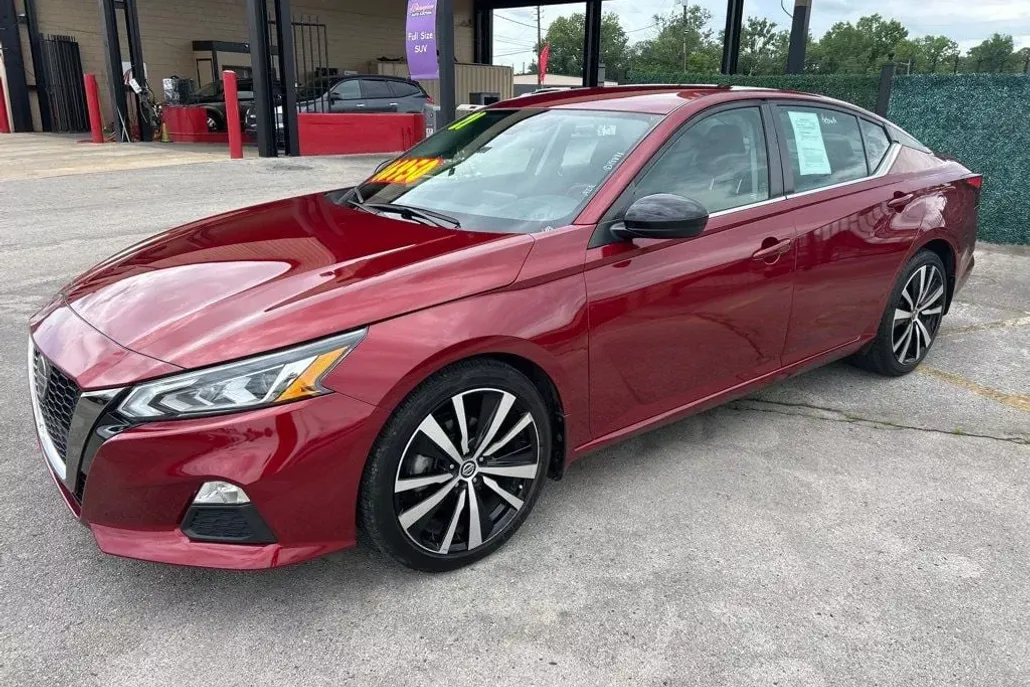 2021 Nissan Altima 2.5 SR photo 1
