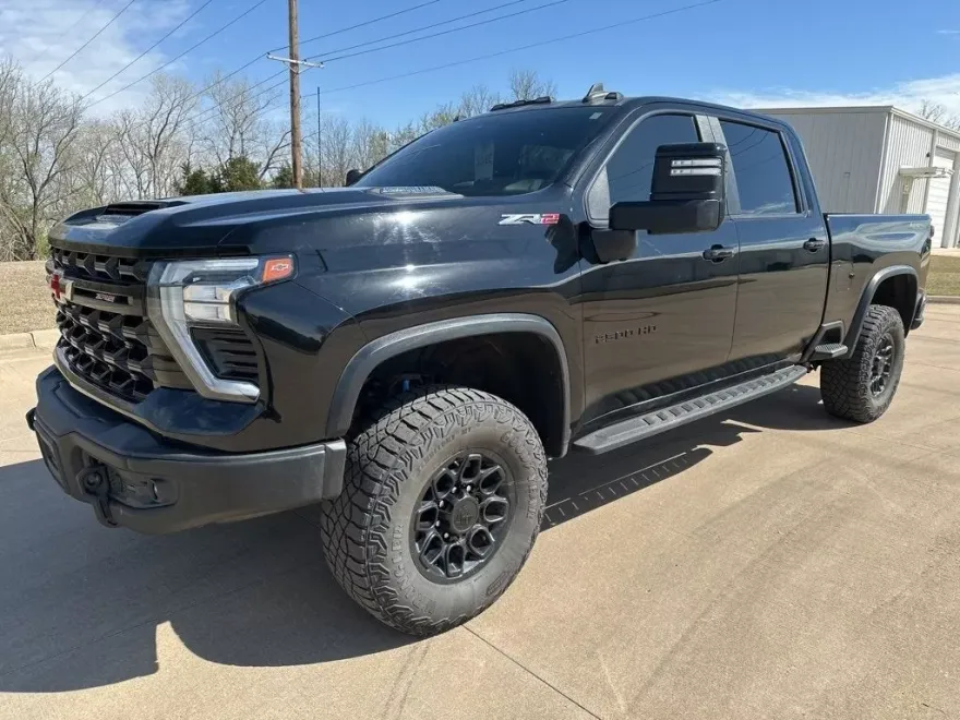 2024 Chevrolet Silverado 2500HD ZR2 photo 1