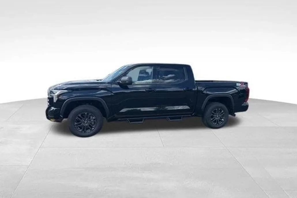 2025 Toyota Tundra SR5 CrewMax photo 1
