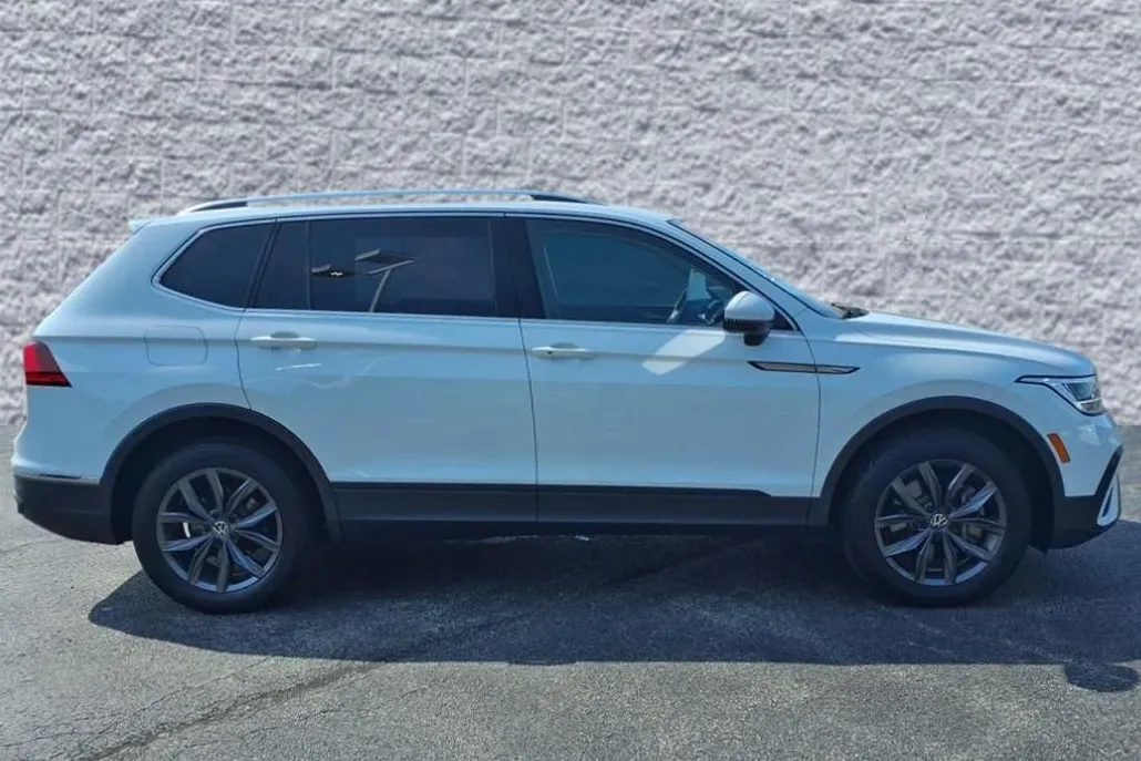 2022 Volkswagen Tiguan SE photo 1