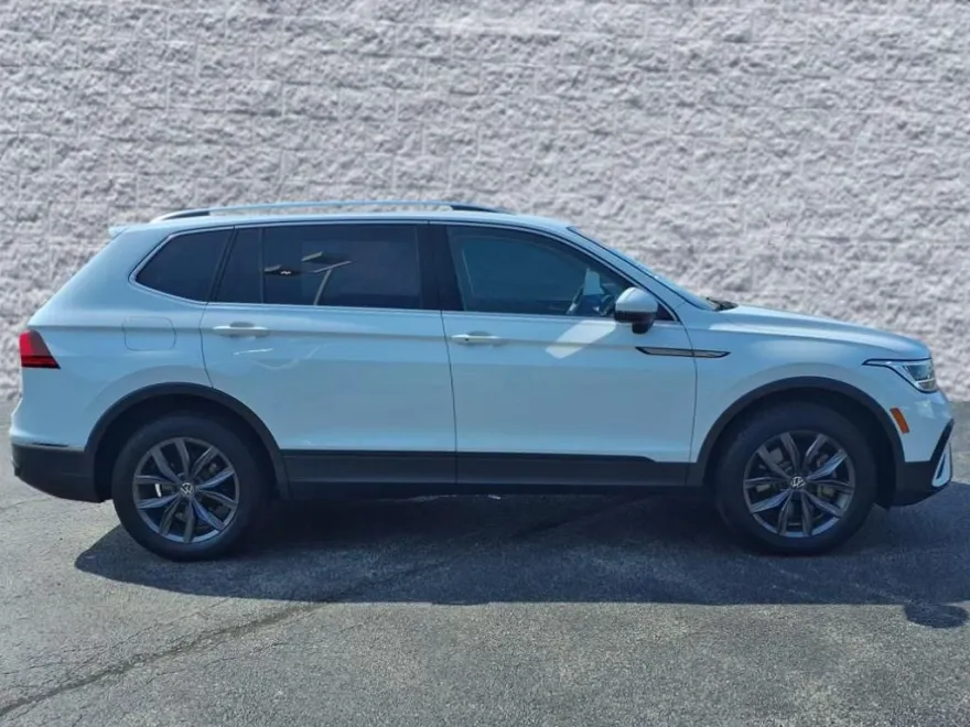 2022 Volkswagen Tiguan SE photo 1