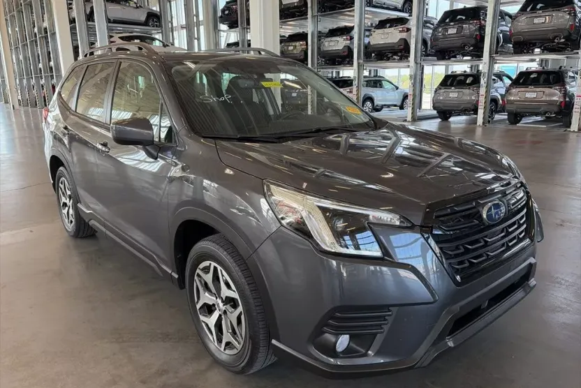 2023 Subaru Forester Premium photo 1