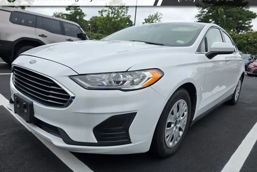 2020 Ford Fusion S photo 1