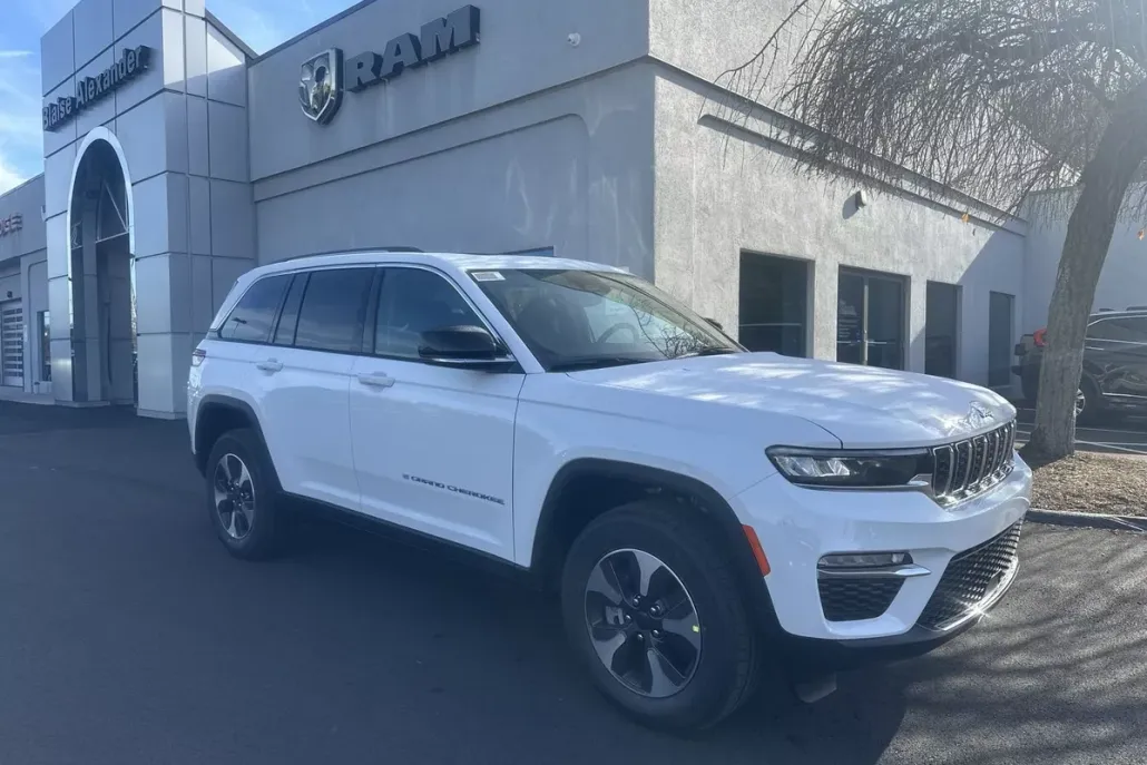 2024 Jeep Cherokee 4xe Sport photo 1