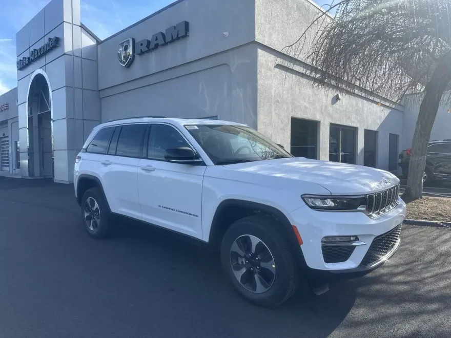 2024 Jeep Cherokee 4xe Sport photo 1