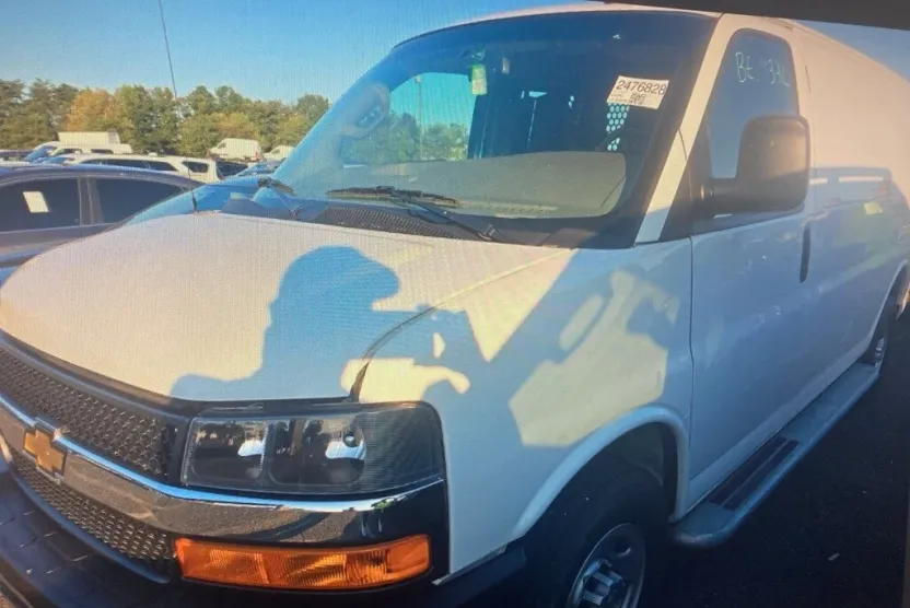 2024 Chevrolet Express 2500 Work Cargo Van photo 1