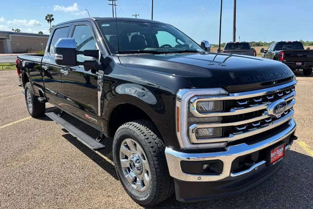 2025 Ford F-350 Lariat photo 1