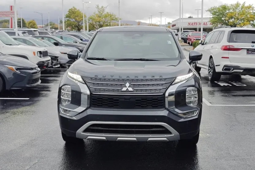 2024 Mitsubishi Outlander PHEV photo 1