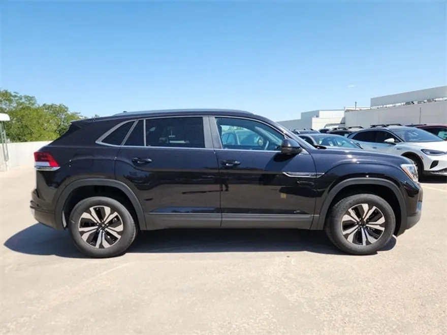 2026 Volkswagen Atlas Cross Sport SE photo 1