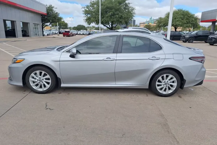2024 Toyota Camry LE photo 1