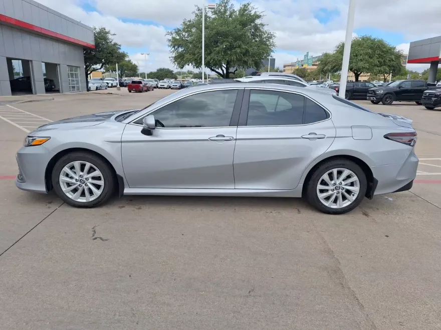 2024 Toyota Camry LE photo 1