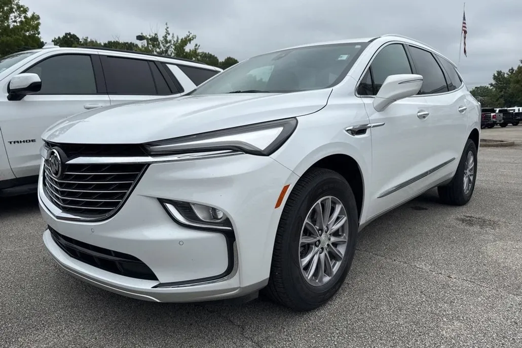 2022 Buick Enclave Essence photo 1