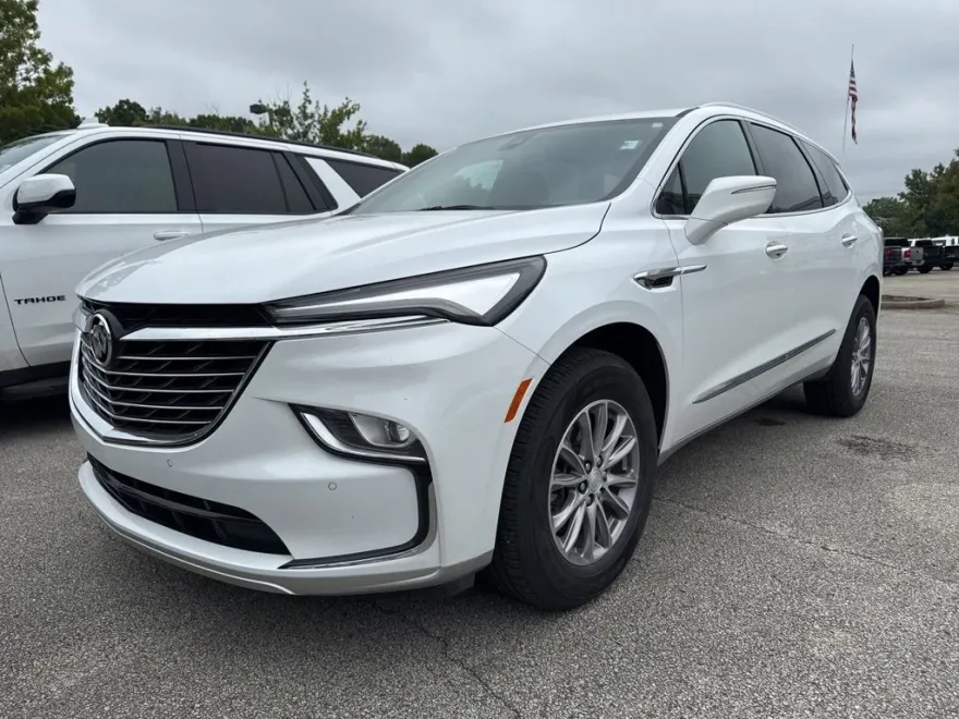 2022 Buick Enclave Essence photo 1