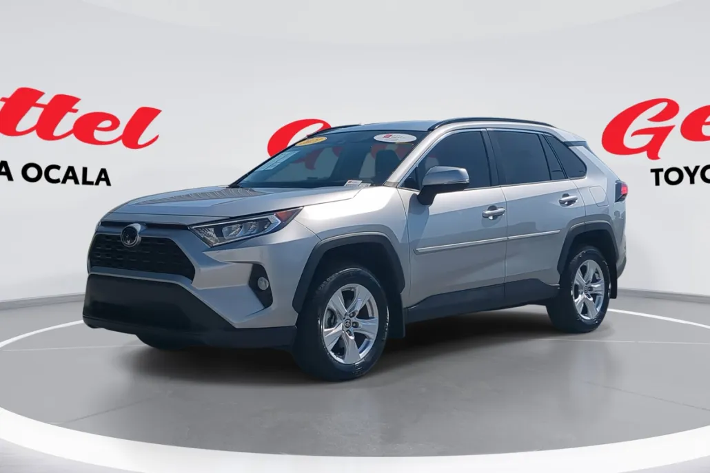 2021 Toyota RAV4 XLE photo 1