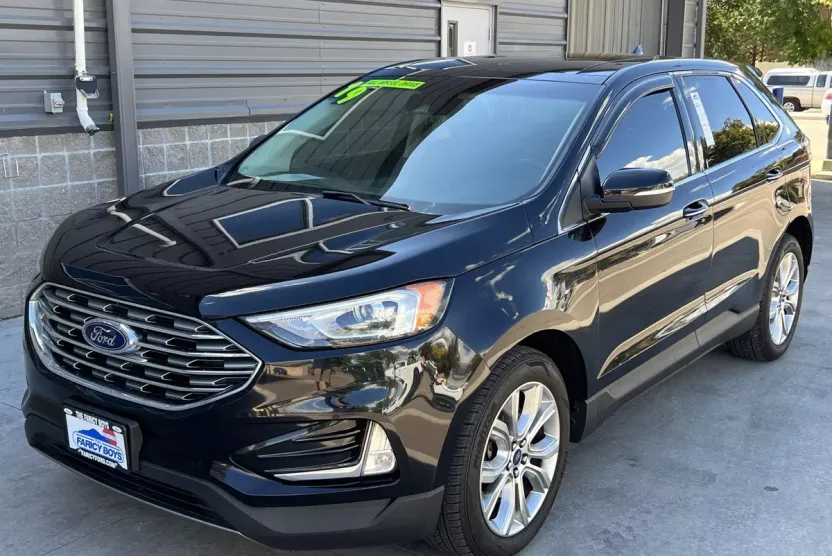 2019 Ford Edge Titanium photo 1