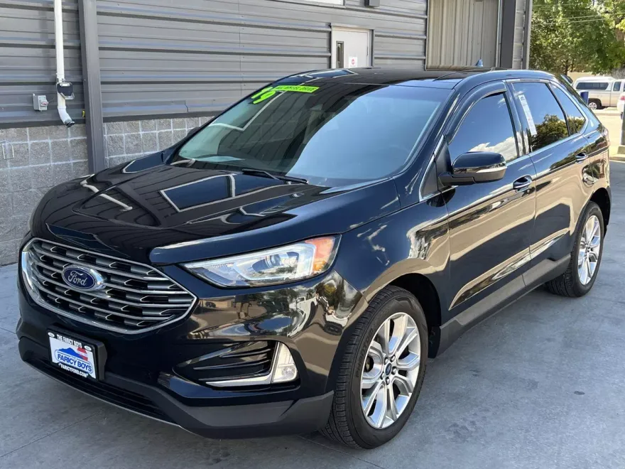 2019 Ford Edge Titanium photo 1
