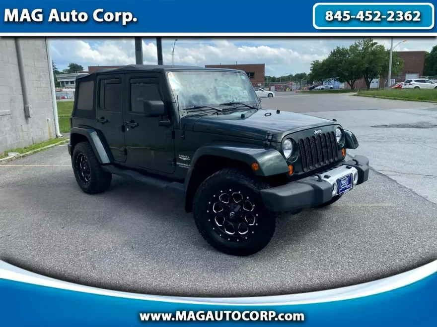 2010 Jeep Wrangler Unlimited Sahara photo 1