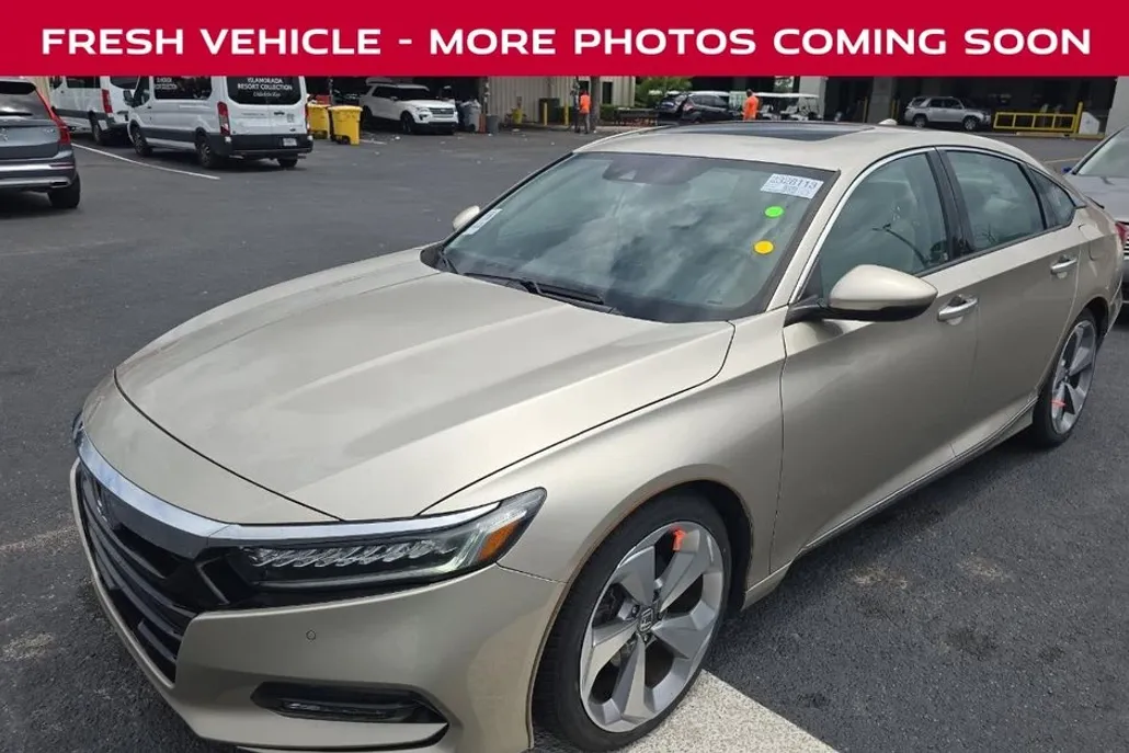 2018 Honda Accord Touring photo 1