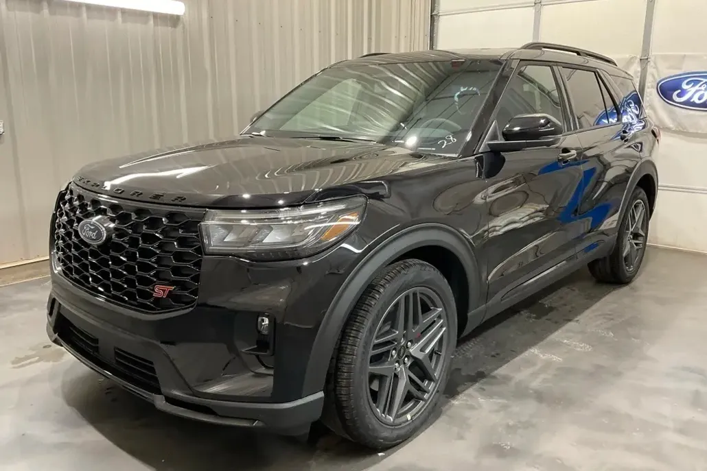 2025 Ford Explorer ST photo 1