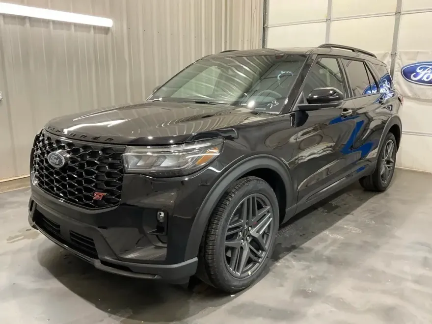 2025 Ford Explorer ST photo 1