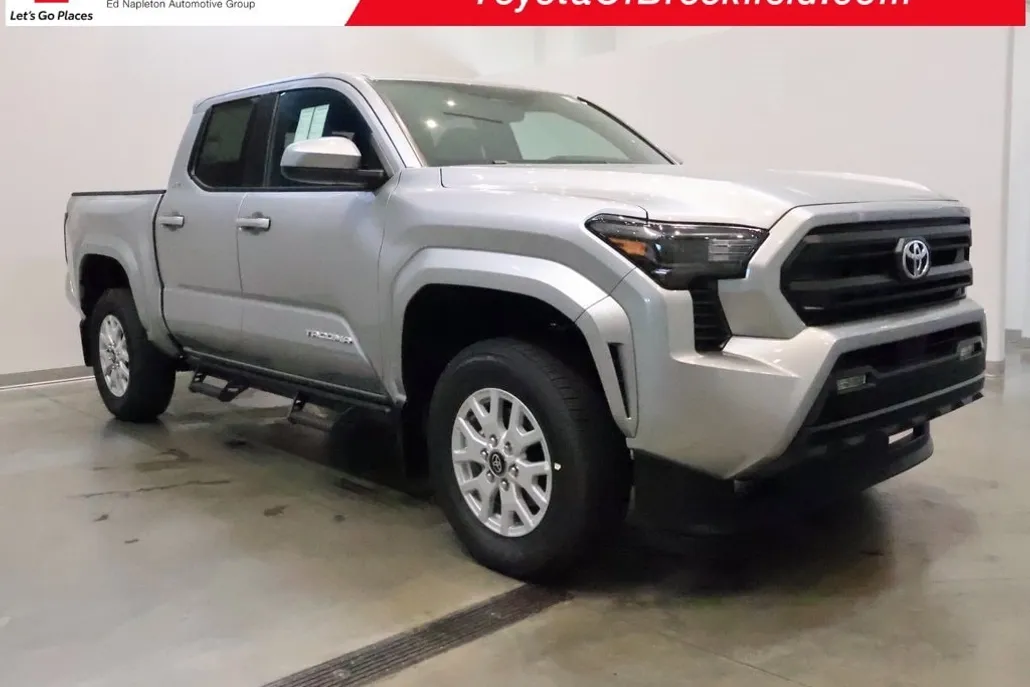 2025 Toyota Tacoma SR5 photo 1