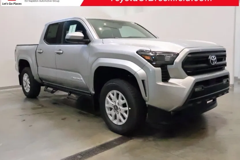 2025 Toyota Tacoma SR5 photo 1
