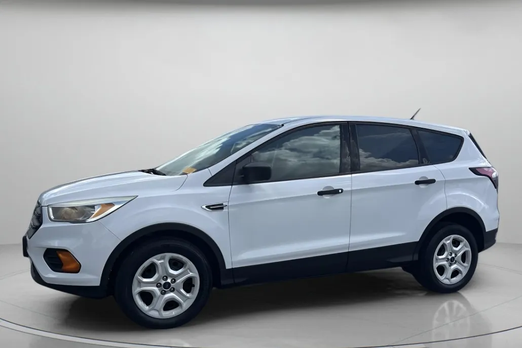 2017 Ford Escape S photo 1
