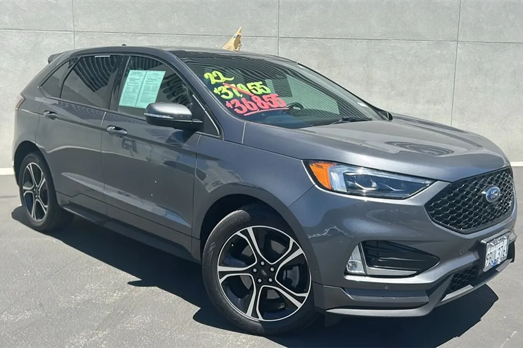 2022 Ford Edge ST photo 1