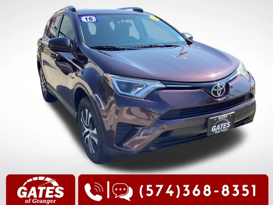 2016 Toyota RAV4 LE photo 1