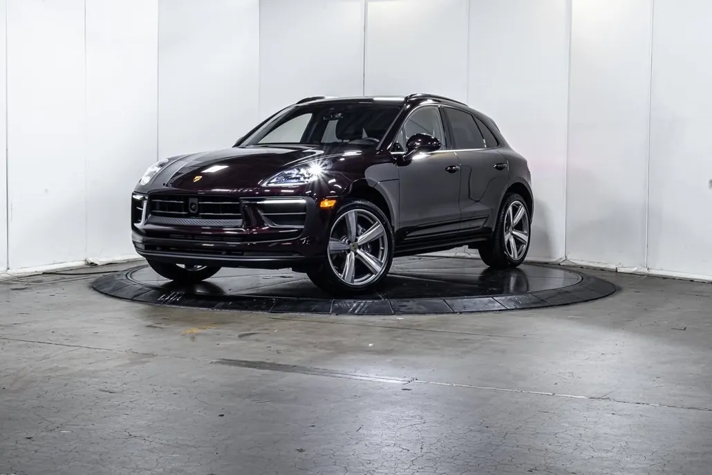 2025 Porsche Macan T photo 1